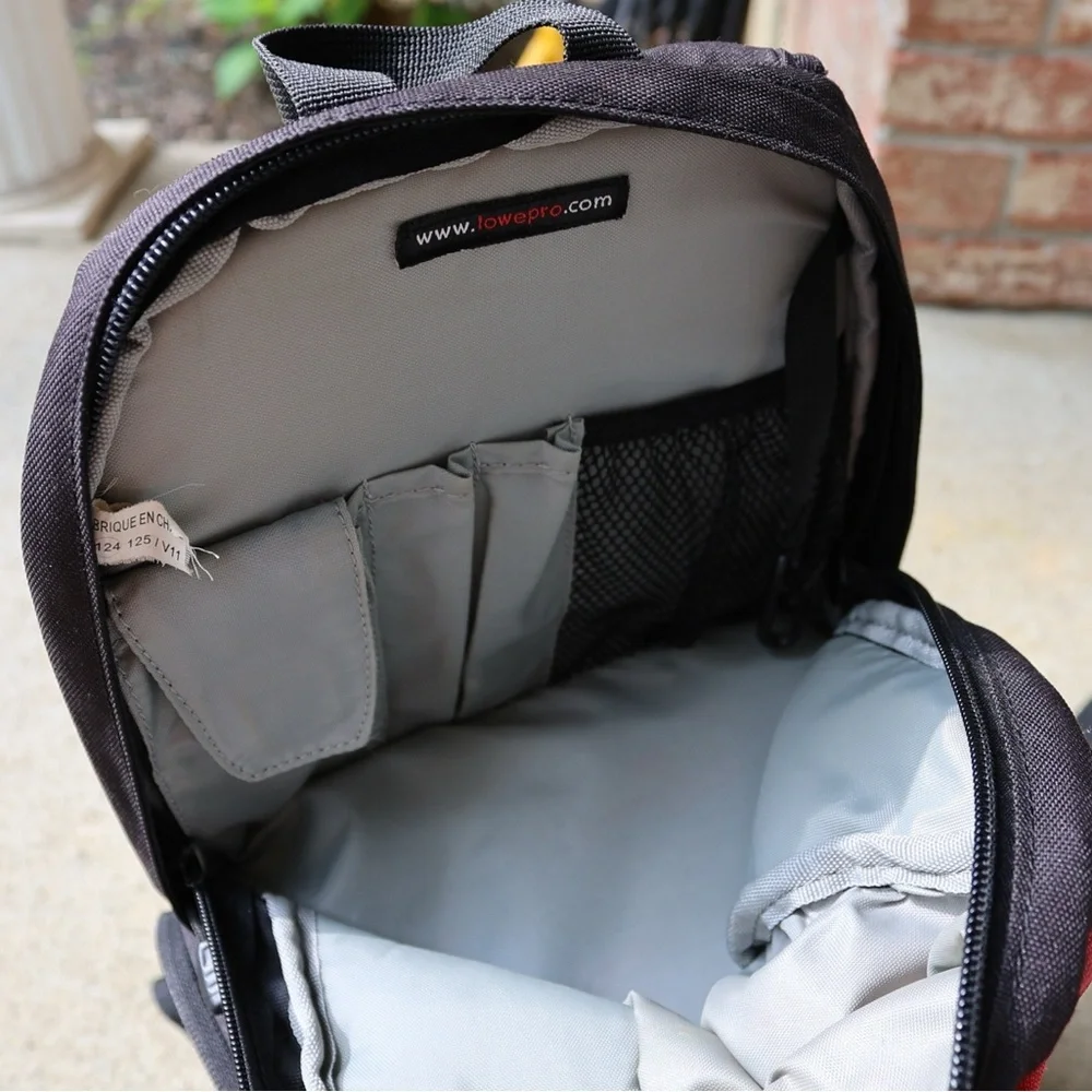 Lowepro fast pack 100 camera‎ backpack red/black with dividers. 16x18x6